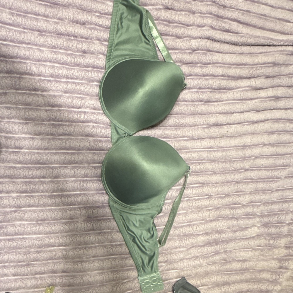 Just Be... Green Satin Underwire Padded T-Shirt Bra Adjustable Strap 40DD